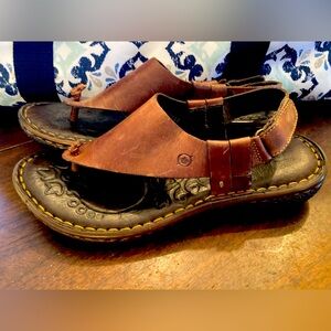 Brown leather Born sandals. Sz 6/36